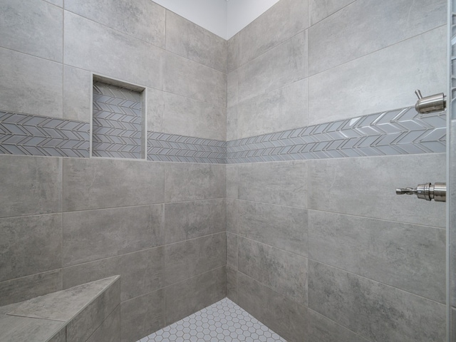 bathroom featuring tiled shower