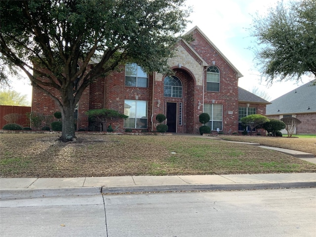 view of front of house featuring a front lawn