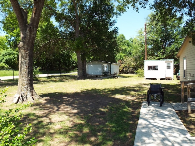 view of yard with an outdoor structure