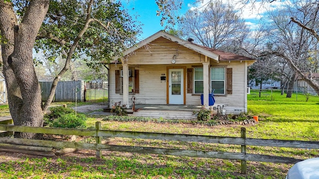 bungalow-style house featuring a front lawn and covered porch