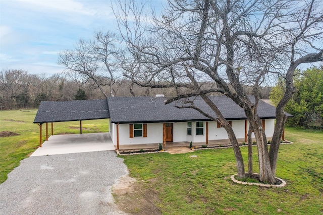 view of front facade featuring a front yard and a carport