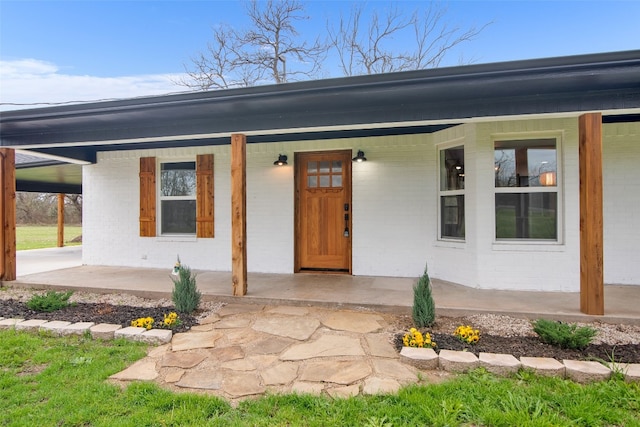 entrance to property featuring covered porch