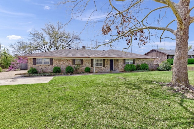 ranch-style home with a front yard