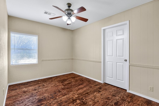 empty room featuring dark hardwood / wood-style flooring and ceiling fan