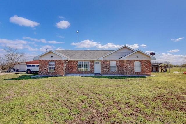 single story home with a front lawn