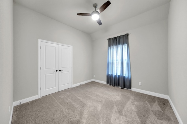 carpeted empty room featuring ceiling fan