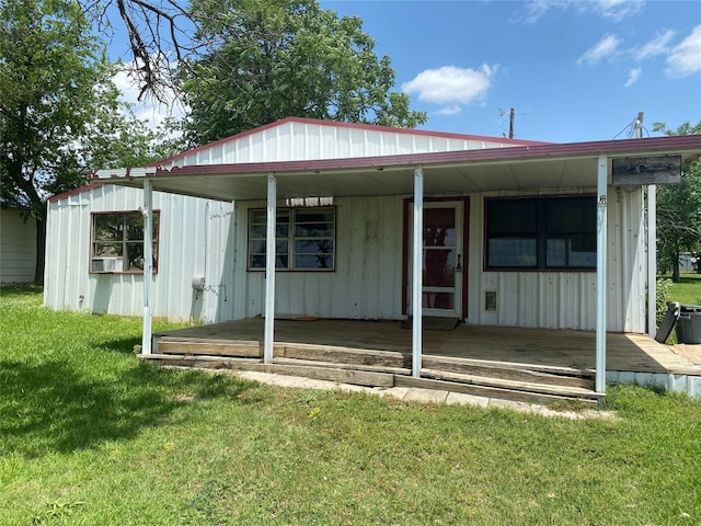 view of front of home with a deck and a front yard