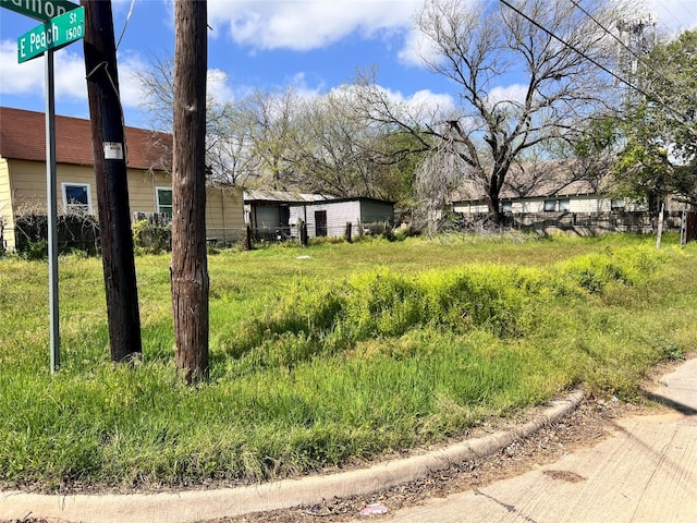 Listing photo 2 for 1515 E Peach St, Fort Worth TX 76102