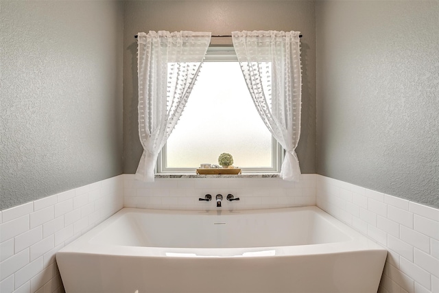 bathroom featuring a tile shower