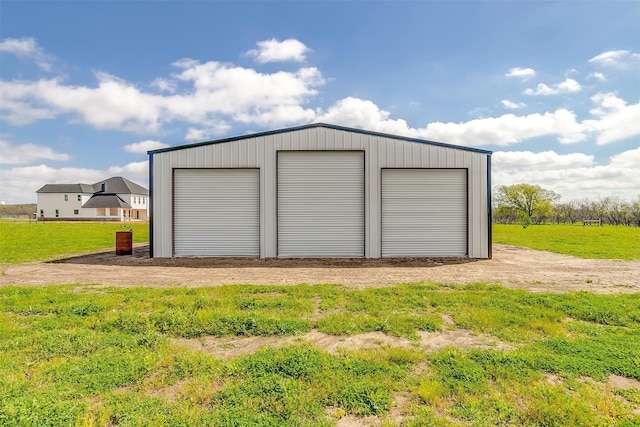 view of yard with a garage and an outdoor structure