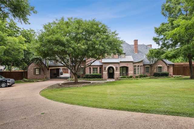 view of front of house with a front lawn