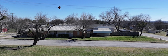 view of front of house with a front lawn