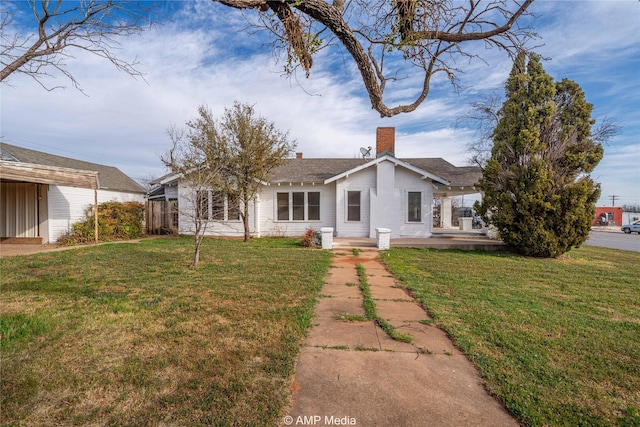 view of front of house with a front lawn