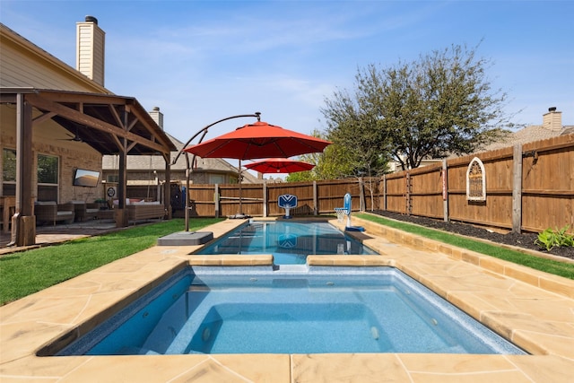 view of swimming pool with an in ground hot tub, ceiling fan, and a patio area