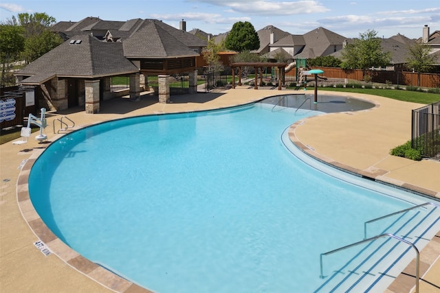 view of swimming pool