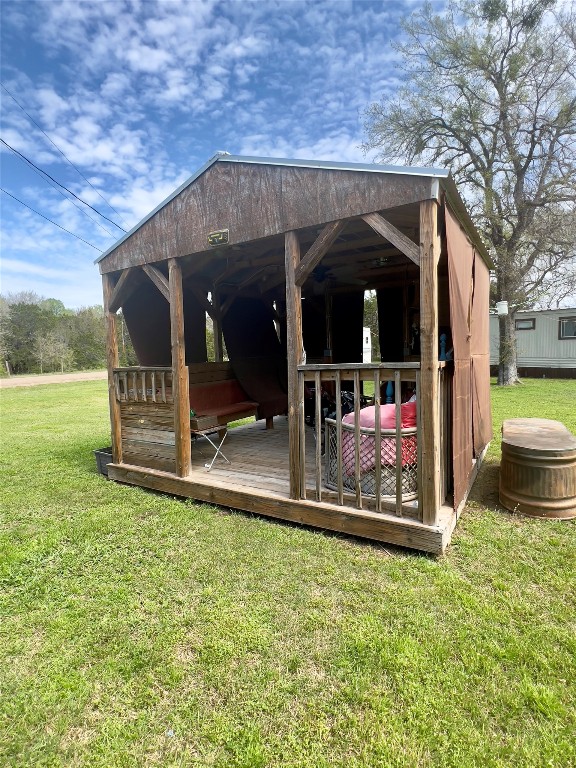 view of outdoor structure with a yard