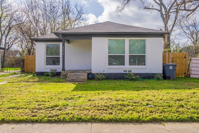 view of front of home featuring a front yard