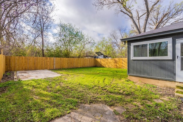 view of yard featuring a patio