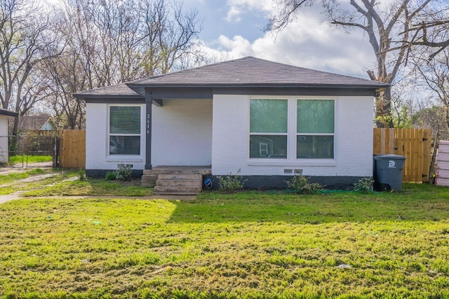 view of front facade with a front lawn