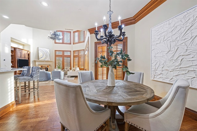 dining room featuring crown molding, a chandelier, and light hardwood / wood-style flooring