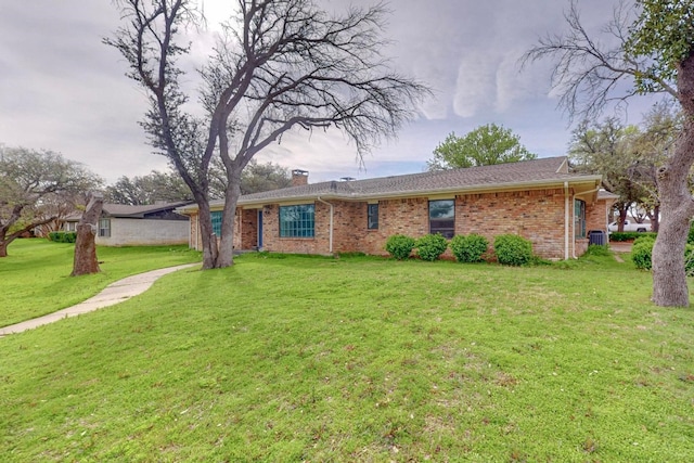 single story home featuring a front lawn