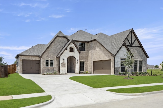 view of front of house featuring a front lawn