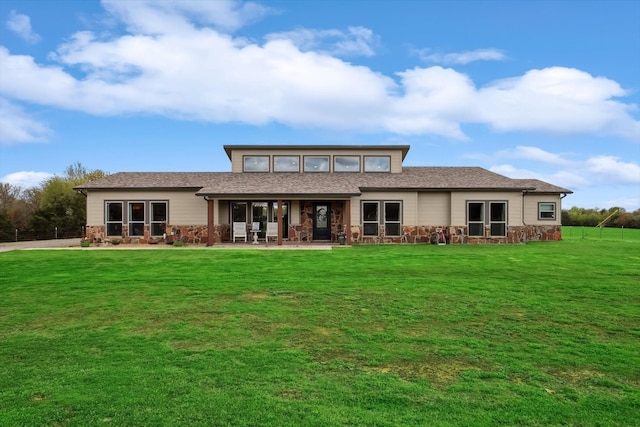 back of house featuring a lawn