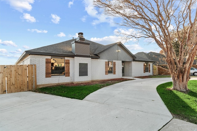 view of front of home with a front lawn