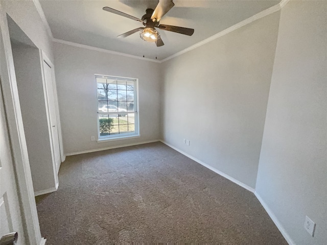 carpeted spare room with ornamental molding and ceiling fan