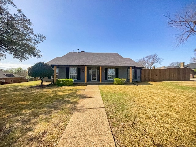 single story home featuring a front lawn