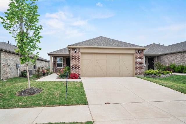 view of front facade featuring a garage and a front yard