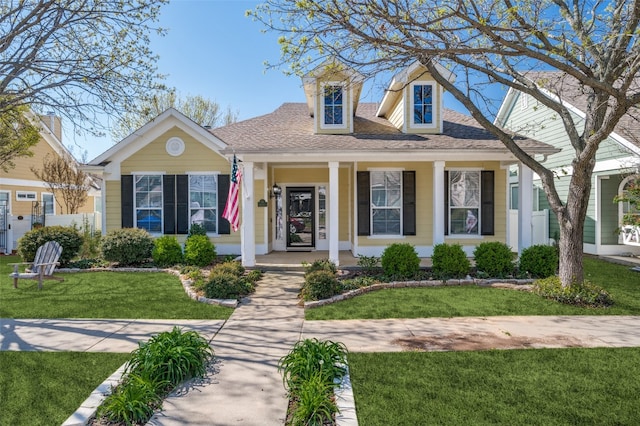 view of front facade featuring a front lawn and covered porch