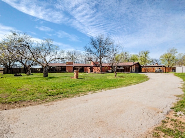 single story home with a front yard