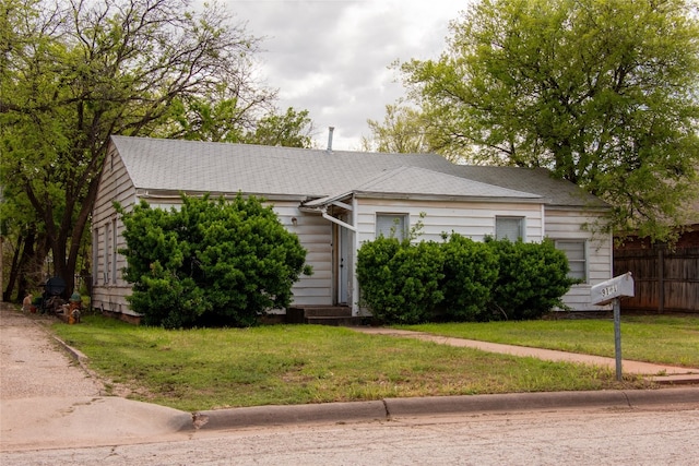 view of front of house with a front lawn