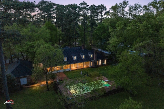 view of aerial view at dusk