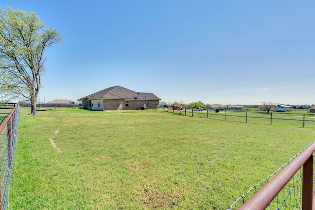 view of yard featuring a rural view