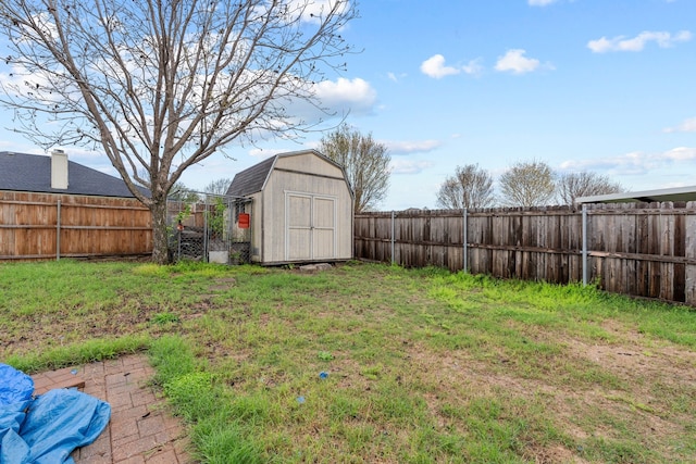 view of yard with a storage shed