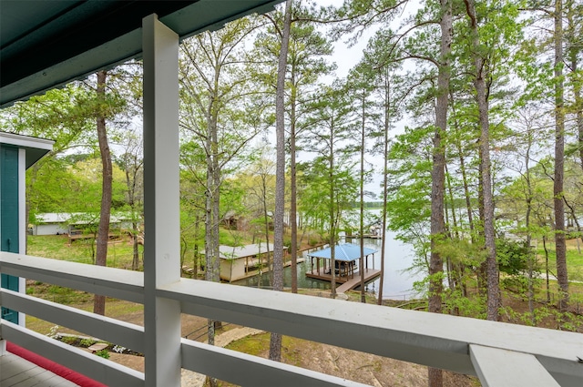 exterior space featuring ceiling fan