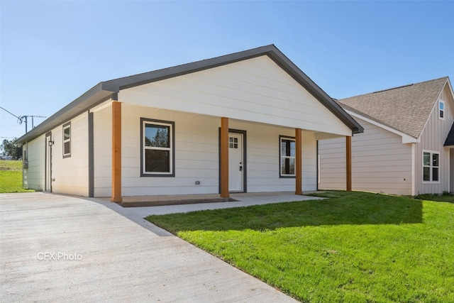 single story home with a front lawn and covered porch