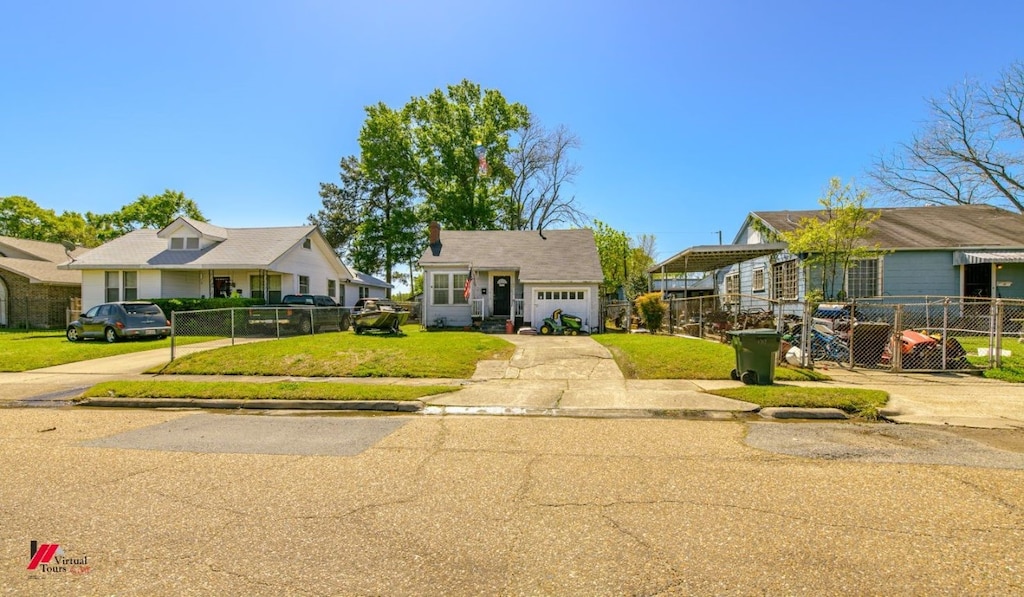 view of front of home featuring a front lawn