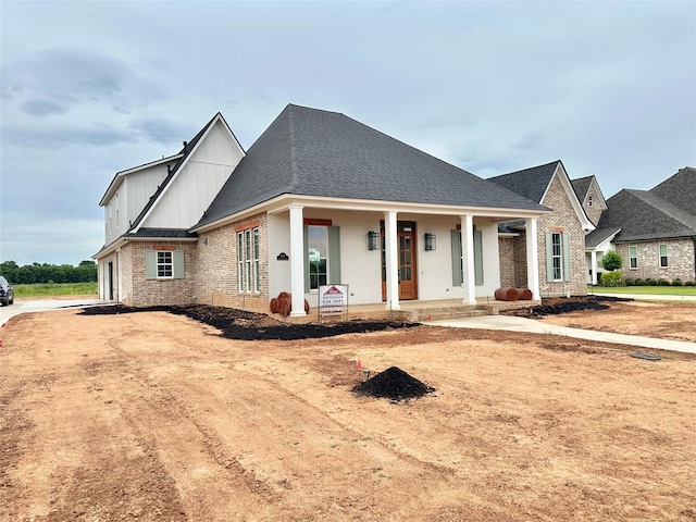 view of front of property featuring a porch