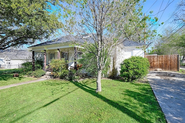 view of front of house with a front yard