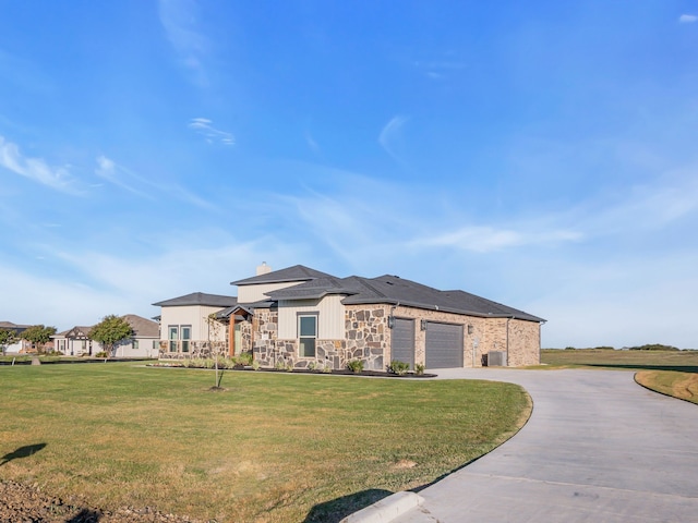 view of front facade with a garage and a front yard