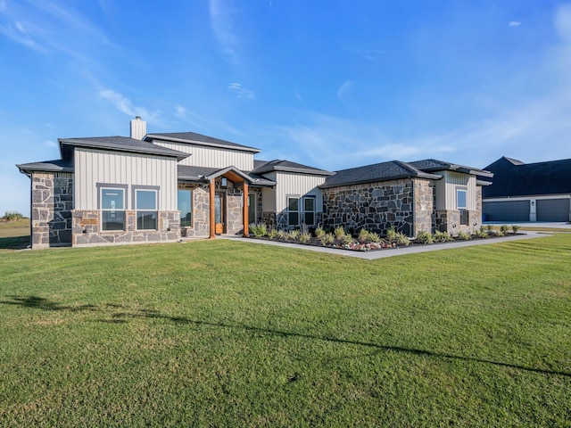 view of front of home with a front lawn