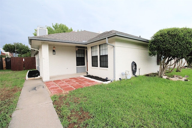 ranch-style house with a front yard