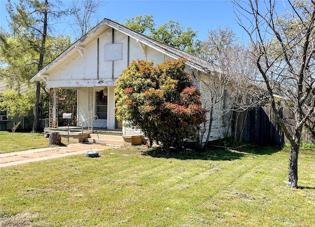 view of front of house with a front lawn