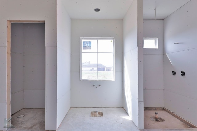 bathroom featuring concrete floors