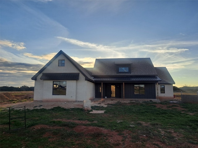 view of front facade