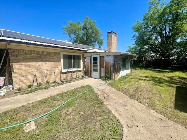 view of front facade featuring a front yard