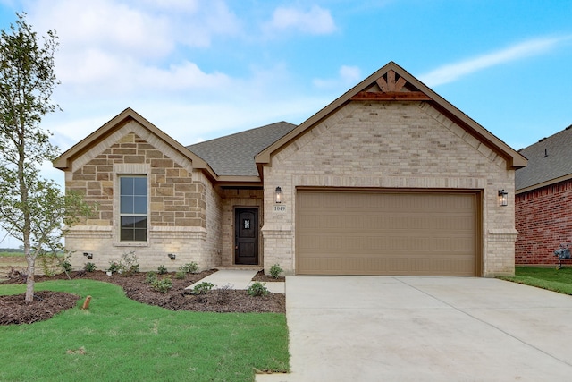 view of front of home featuring a front yard and a garage